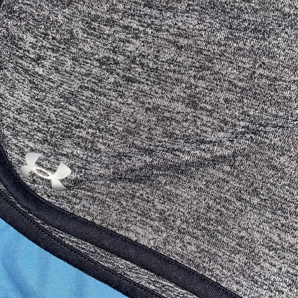 Women's Under Armour Gray Sport Running Shorts Size M - Picture 3 of 4